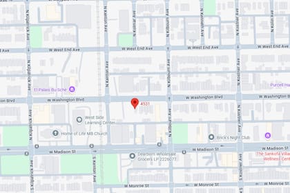 El edificio de tres pisos y 44 departamentos se construye en un terreno baldío en 4531-55 W. Washington Blvd.