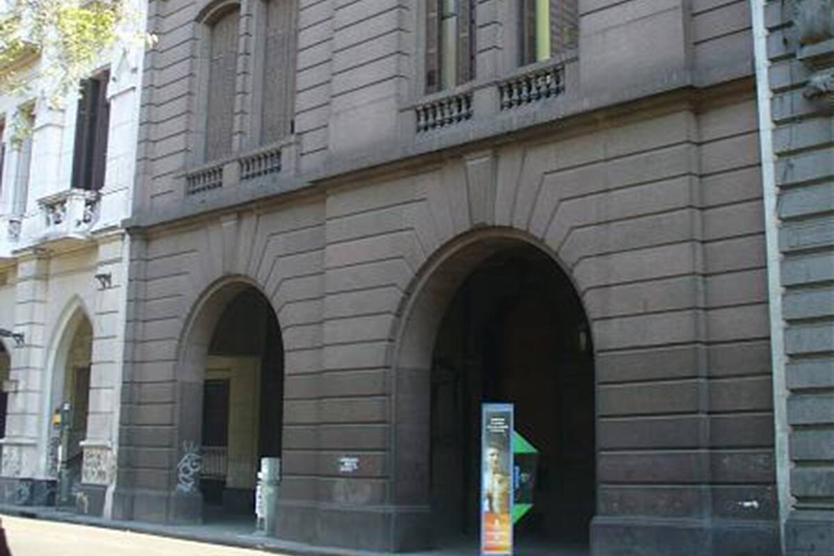 El edificio del Archivo General de la Nación, en Alem 246, será traspasado a la SIDE por decisión del Gobierno