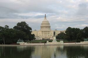 El Edificio del Capitolio en Washington, instalación que las fuerzas de seguridad investigan tras recibir un llamado de alerta por un posible tirador activo