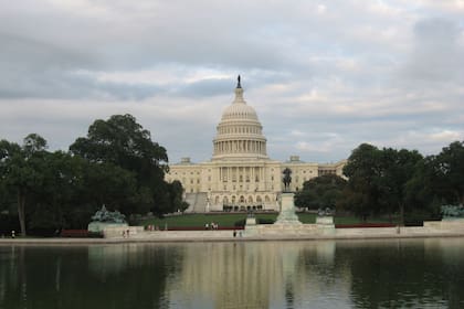 El Edificio del Capitolio en Washington, instalación que las fuerzas de seguridad investigan tras recibir un llamado de alerta por un posible tirador activo
