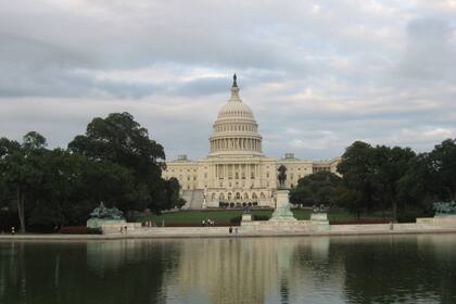 El Edificio del Capitolio en Washington, instalación que las fuerzas de seguridad investigan tras recibir un llamado de alerta por un posible tirador activo