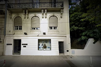El edificio del Instituto, sobre Austria, a metros de Avenida del Libertador