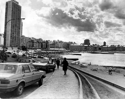 El edificio Demetrio Elíades, más conocido como "edificio Havanna" por el neón rojo que lo corona, es un emblema de la modernidad y el boom constructivo de Mar del Plata.