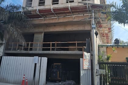 El edificio donde se produjo la muerte de cuatro trabajadores tras la caída del montacargas