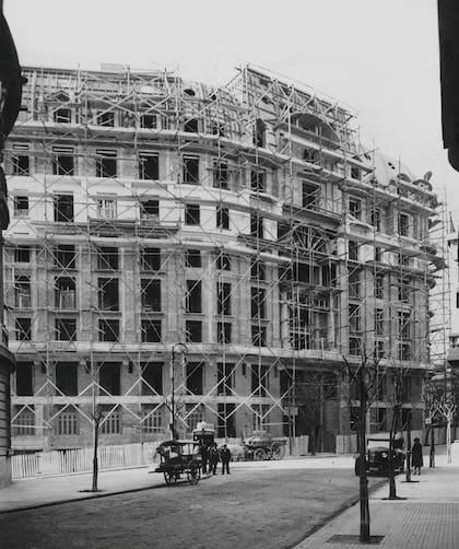 El edificio, en construcción
