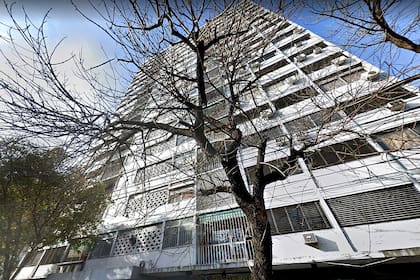 El edificio en el que trabajaba el pintor que cayó desde el piso 18.