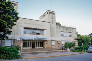 El edificio fue inaugurado parcialmente en 1937 y tiene dos plantas