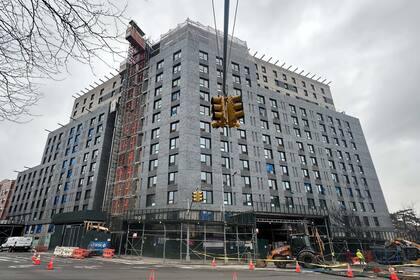 El edificio libre de humo es de nueva construcción y cuenta 326 unidades; está ubicado en el Bronx
