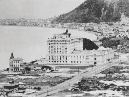 El edificio se construyó sobre la Avenida Atlántica al 1700, donde sólo había un arenal.