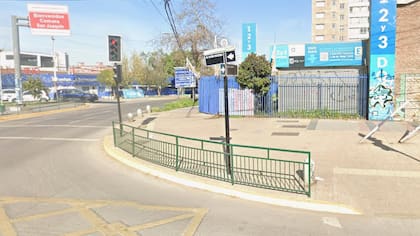 El edificio se ubica a metros de la intersección de Avenida Mackenna y Celia Solar, en San Joaquín
