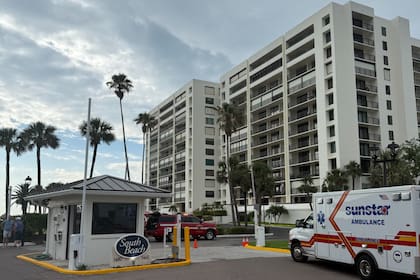 El edificio South Beach de Florida fue evacuado por daños estructurales