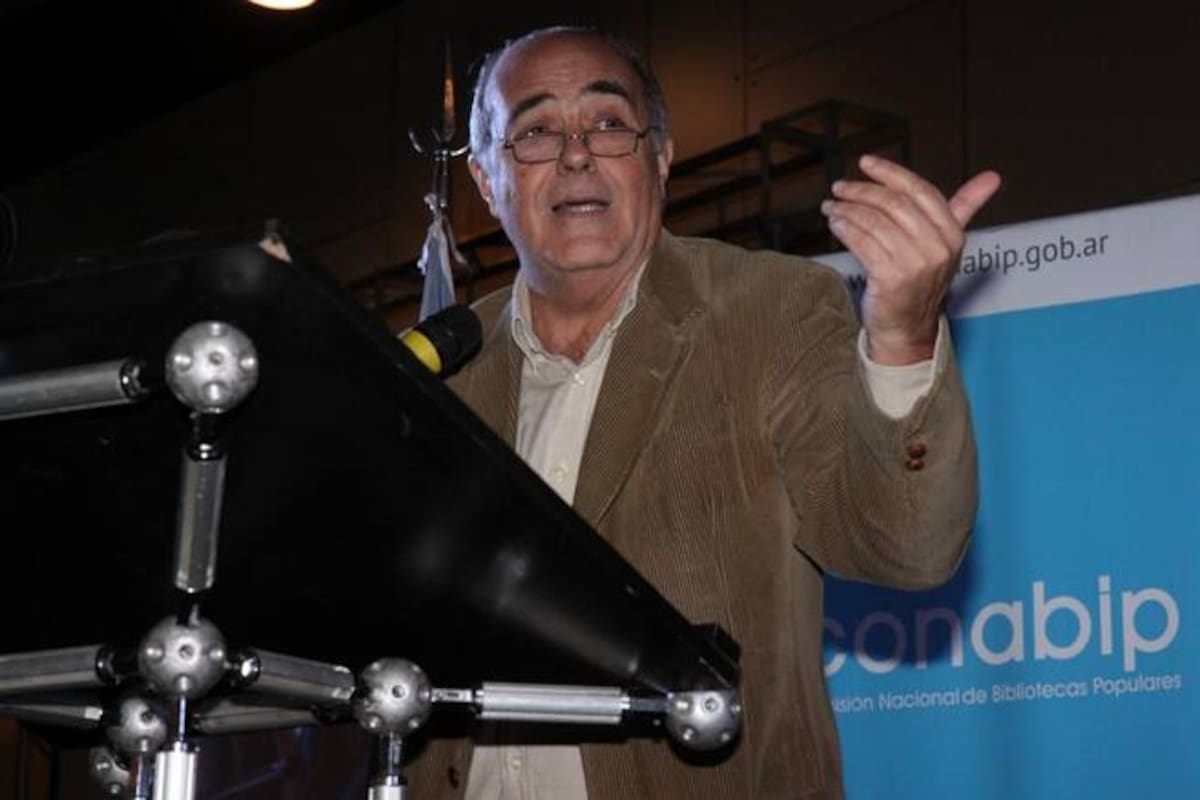 El editor y profesor Leandro de Sagastizábal presidó la Comisión Nacional de Bibliotecas Populares durante el gobierno de Cambiemos