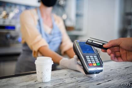 El efectivo retrocede ante el avance de tarjetas sin contacto, transferencias online y billeteras electrónicas