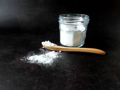 El efecto abrasivo del bicarbonato y las propiedades antimicrobianas de la sal se juntan en esta pasta