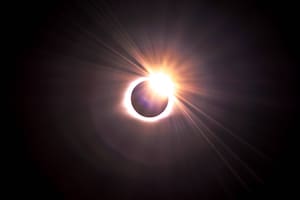 El efecto anillo de fuego es el efecto que surge cuando la luna tapa al sol