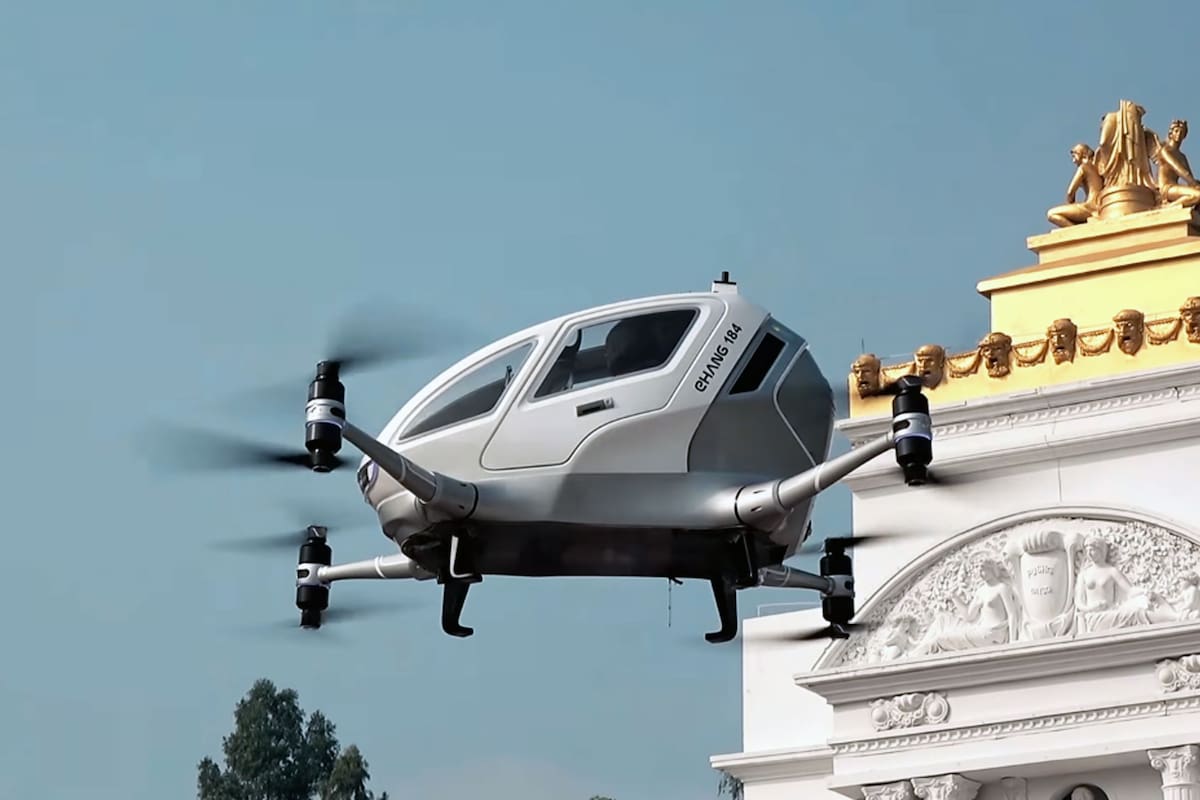 El Ehang 184 hizo su primera presentación al público con los ejecutivos de la compañía durante la demostración del prototipo de transporte autónomo aéreo
