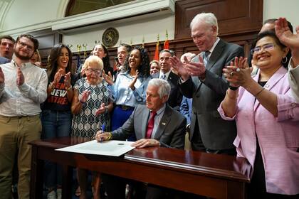 El ejecutivo del condado de Nassau, Bruce Blakeman, firmó la legislación el pasado 14 de agosto