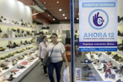 El ejemplo equivalente al pecado de la gula es la compra en cuotas “sin interés”. No importa si la financiación es necesaria o no, se usa igual porque ahí hay una ventaja. Las últimas cuotas son gratis: las pagará la inflación, siempre creciente.