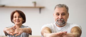 Cuatro ejercicios recomendados para adultos mayores de 60 años
