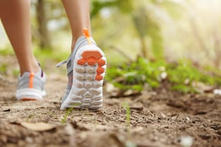 La caminata que fortalece brazos, piernas y abdomen y exige fuerza