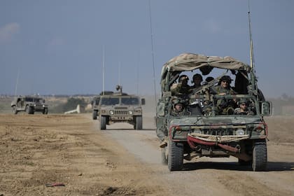 El ejército de Israel lucha contra militantes palestinos en toda Gaza en la guerra iniciada por el ataque de Hamas a Israel el 7 de octubre.