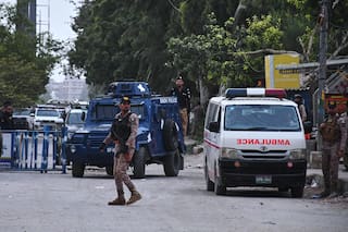El ejército de Pakistán promete represalias tras un ataque que mató a tres soldados en Karachi