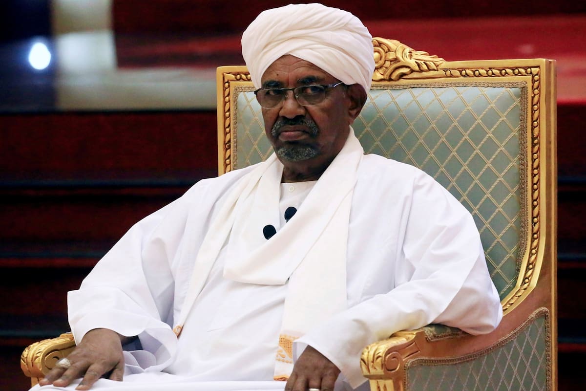 El Ejército de Sudán destituyó al presidente Omar al Bashir tras meses de protestas y violencia