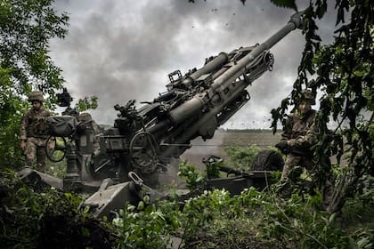 El Ejército de Ucrania está utilizando una variedad de artillería occidental, como este obús M777 suministrado por Estados Unidos, en su lucha contra Rusia.