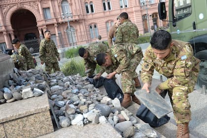 El Ejército durante la restitución de las piedras