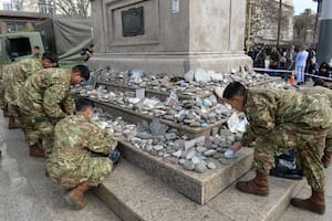 Restituyeron en Plaza de Mayo las piedras en homenaje a las víctimas del Covid-19