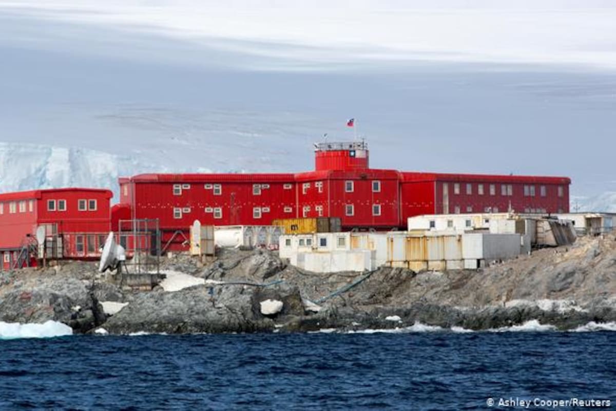 El ejército vacunó al personal de la base Bernardo O´Higgins, en la isla Rey Jorge en la Península Antártica