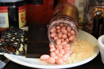 El ejiao es un remedio antiguo que se presenta en forma de alimento, líquido o pastillas.