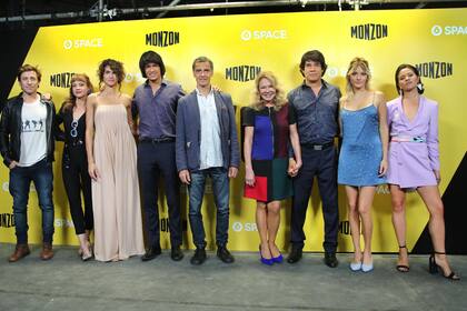 El elenco completo de la serie espera ansioso su debut