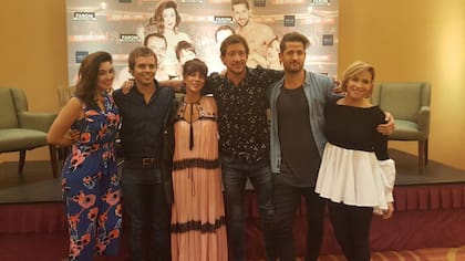 El elenco de El otro lado de la cama