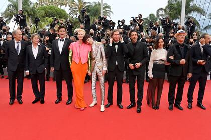 El elenco de La crónica francesa listo para desfilar por la alfombra roja del festival de Cannes junto al director Wes Anderson