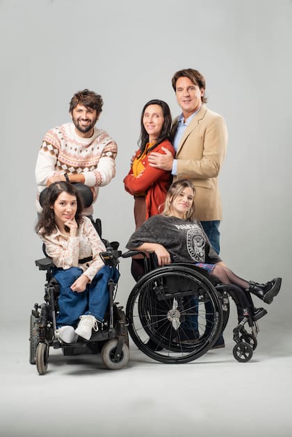 El elenco de la obra en pleno