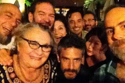 El elenco de Relatos, desde Buenos Aires