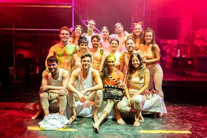 El elenco del nuevo Rent, que se presentará en dos funciones en el teatro Ópera