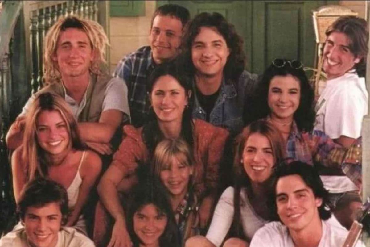 El elenco inicial de Verano del 98 contaba con algunas caras conocidas como Nancy Dupláa y Fernán Mirás, junto a otras relativamente desconocidas como Dolores y Tomás Fonzi, o Marcela Kloosterboer.