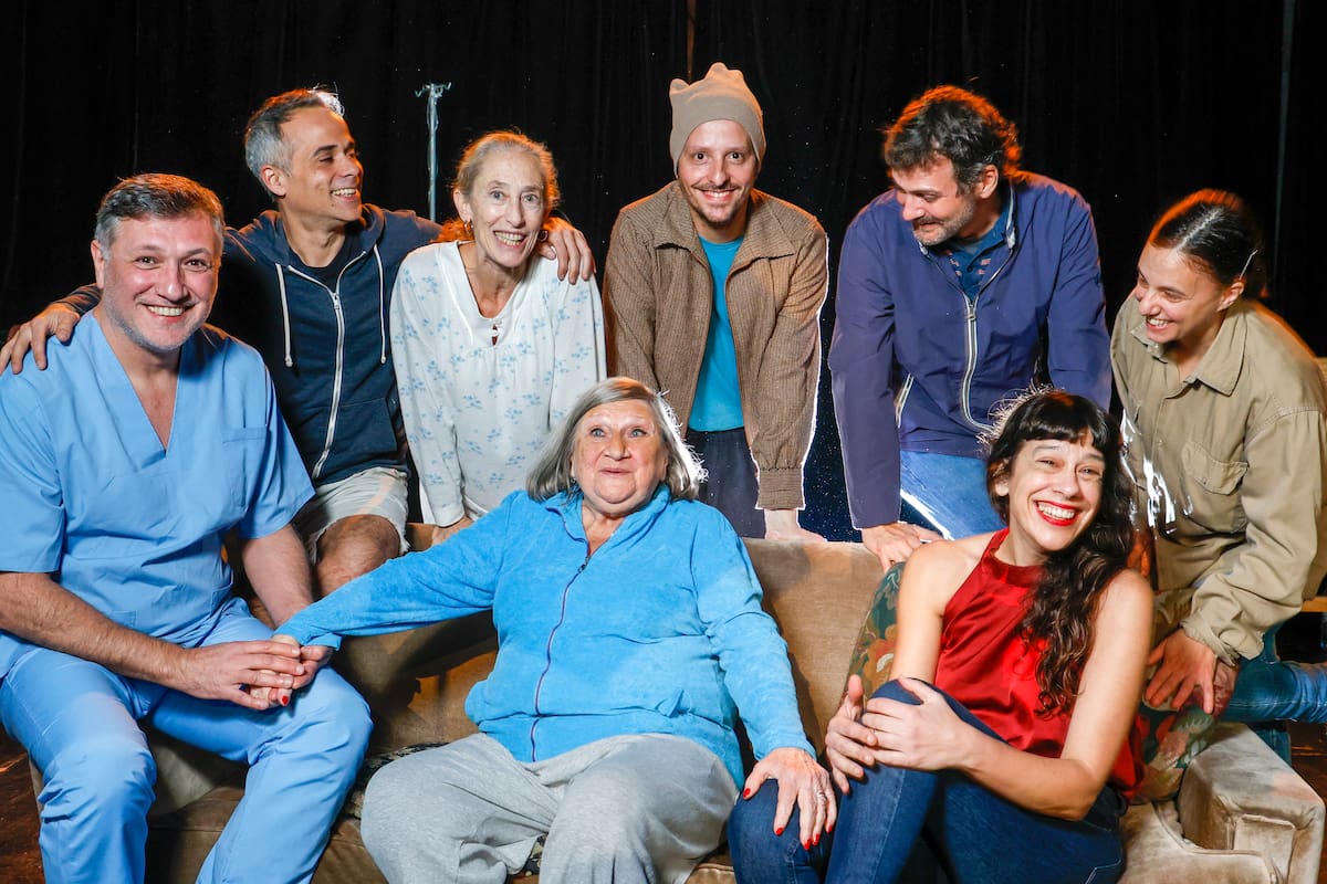 El elenco que actualmente le da vida a los enigmáticos personajes de la obra que cada viernes sube a la escena de Timbre 4