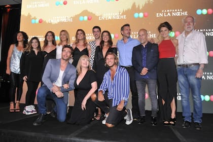 El elenco se completa con Eugenia Tobal, Franco Masini, Azul Fernández, Patricia Viggiano, Mariano Argento, Adrián Navarro, Mimí Ardú, Rodrigo Guirao Díaz, Eugenia Guerty, Maxi Ghione, Martín Slipak, Héctor Bidonde, Moro Anghileri, Dalma Maradona y Laura Laprida, entre otros