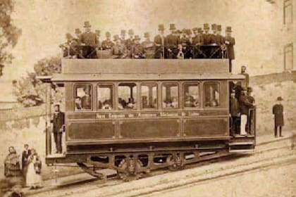 El elevador da Glória el día de la inauguración, en 1885