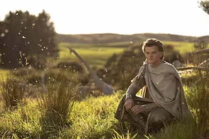 El elfo Elrond de la nueva serie Los anillos del poder