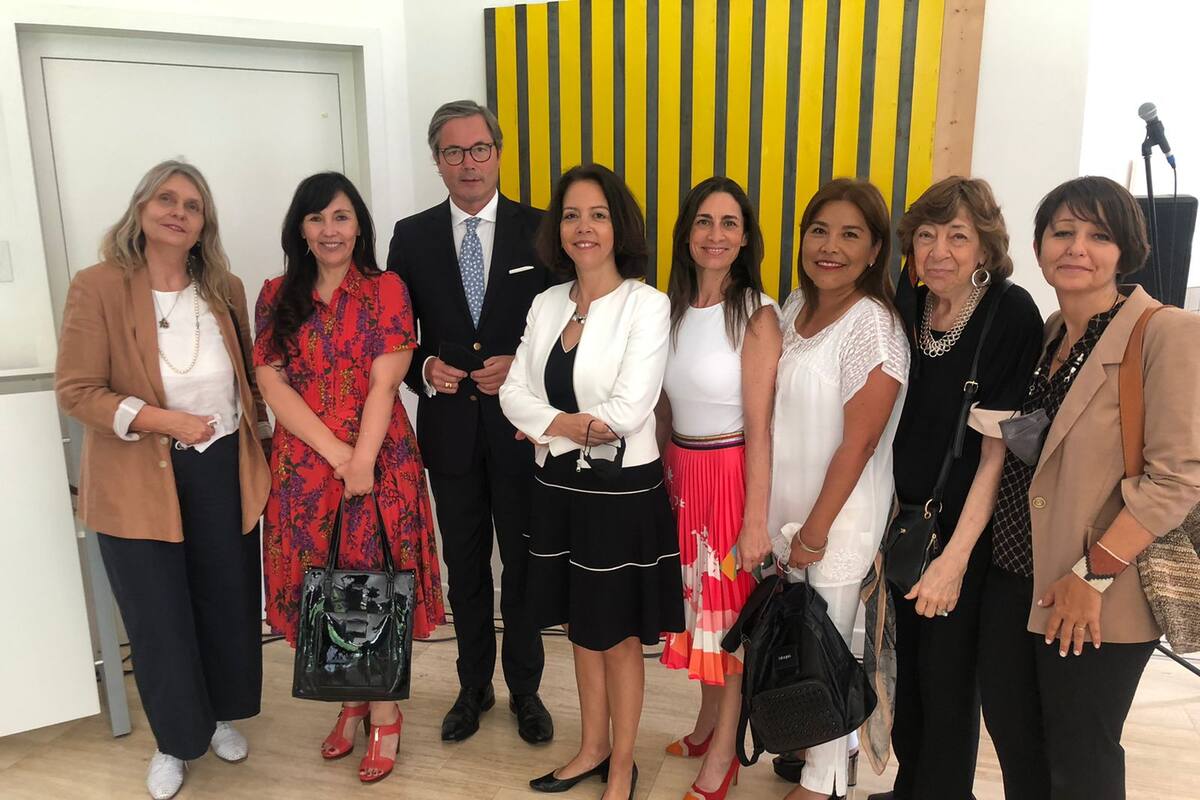 El embajador alemán en Buenos Aires, Ulrich Sante, y su par de Francia, Claudia Scherer-Effosse, en una reunión de fin de año