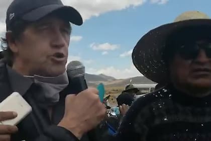 El embajador argentino en Bolivia participó de una marcha con Evo Morales (ANF)