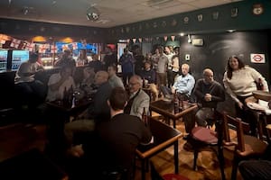 Cómo vibran con el mundial los embajadores extranjeros en el país y el pub secreto con nombre "maradoniano" en la embajada británica