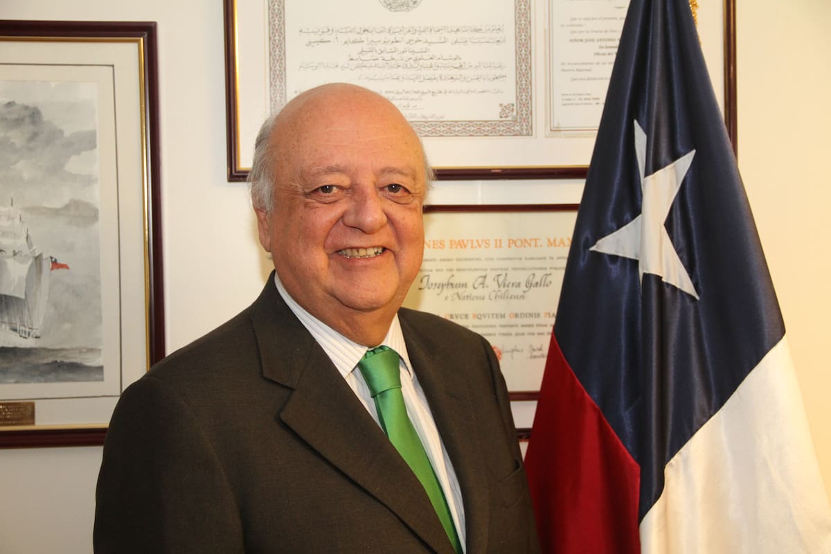 El embajador chileno, José Antonio Viera-Gallo