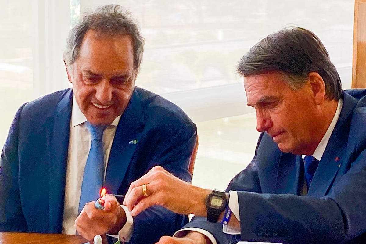 El embajador Daniel Scioli junto al presidente de Brasil, Jair Bolsonaro, en el palacio del Planalto.