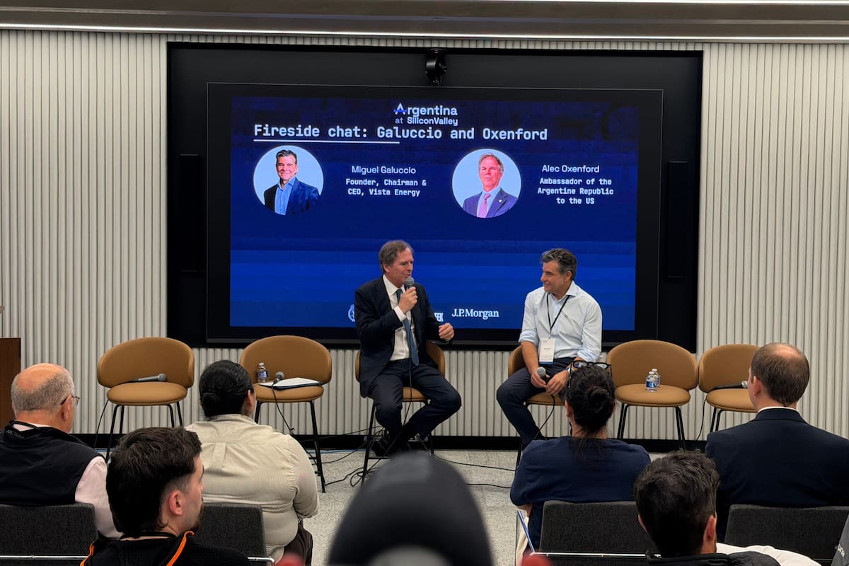 El embajador de Argentina en Estados Unidos junto a Miguel Galuccio, fundador y CEO de Vista Energy