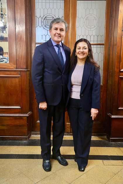 El embajador de Colombia, José Roberto Acosta, junto a su esposa, Adriana Delgado